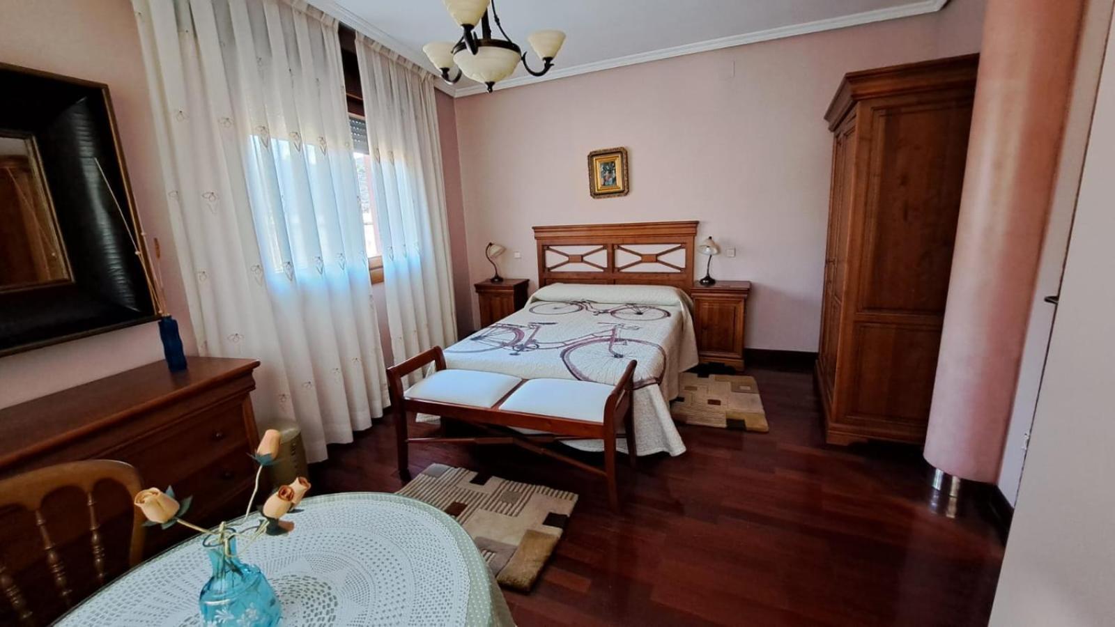 La Madre Abadesa Villa Tordesillas Bagian luar foto